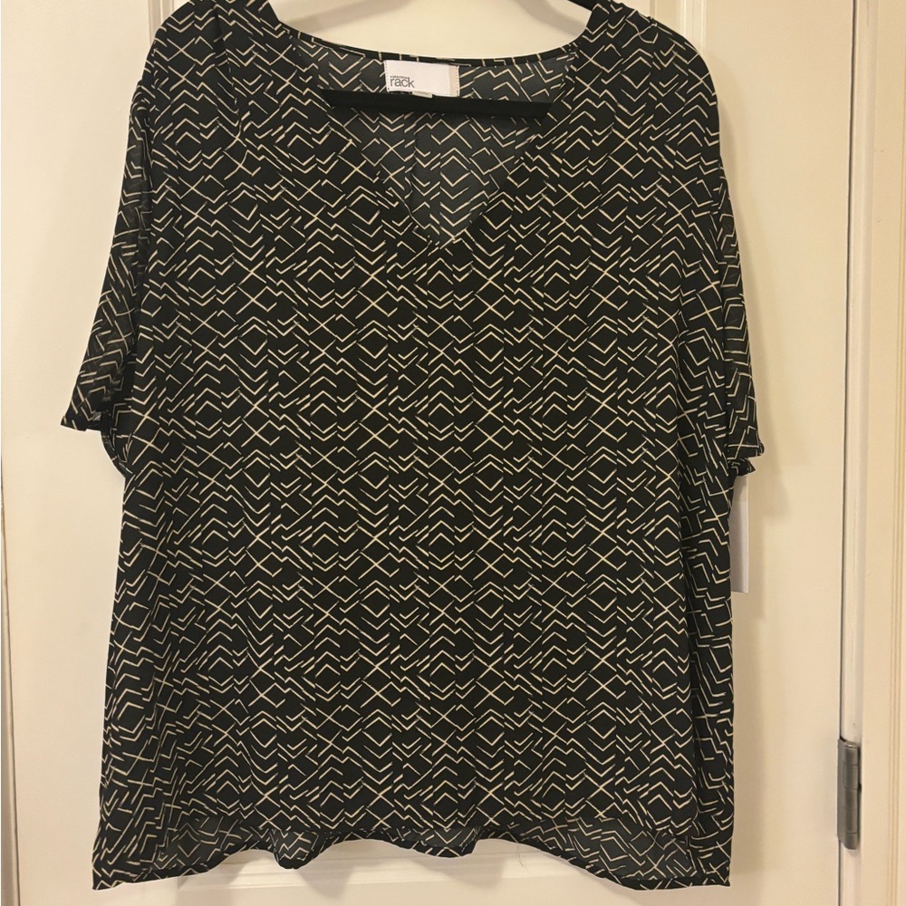 Nordstrom Rack Women’s Black & White Geometric Blouse – V-Neck, Short Sleeve 1X